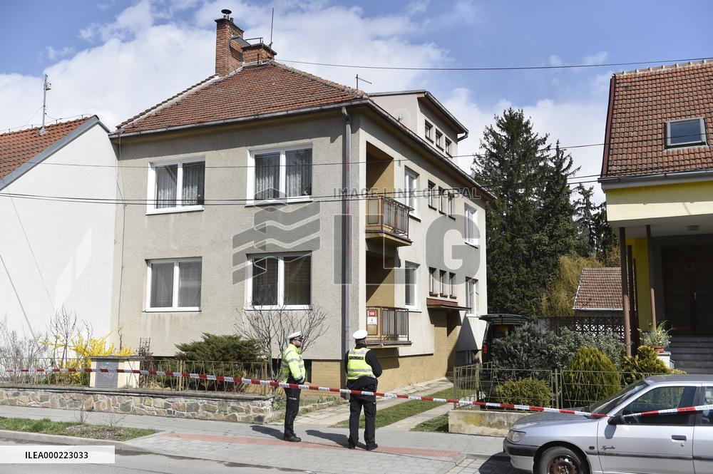 shooting in a house in Ostopovice, crime scene, police officers