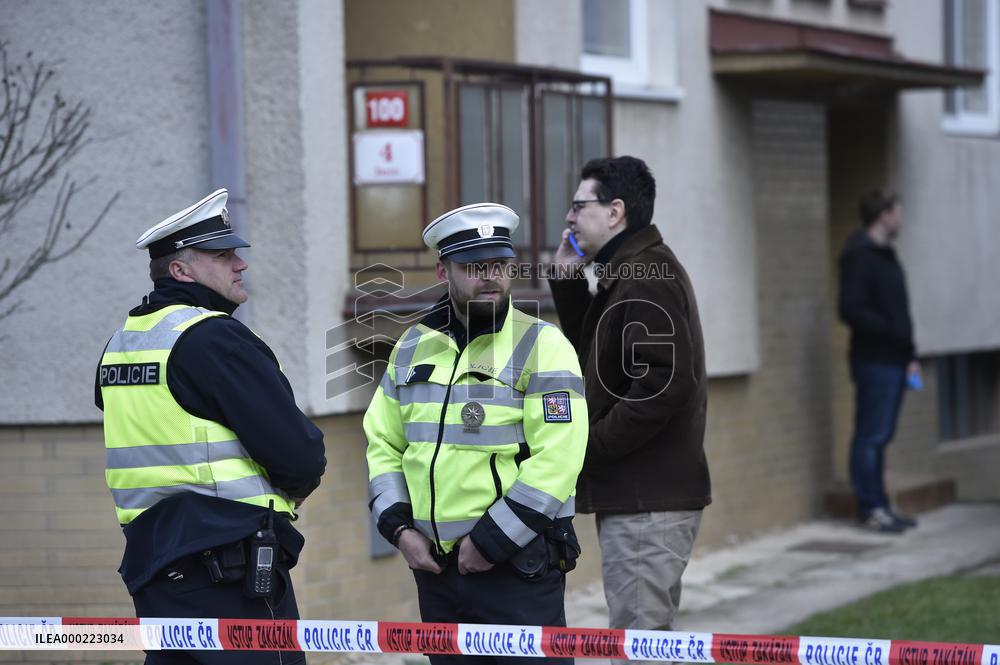 shooting in a house in Ostopovice, crime scene, police officers