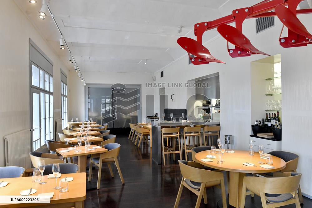 the Field restaurant