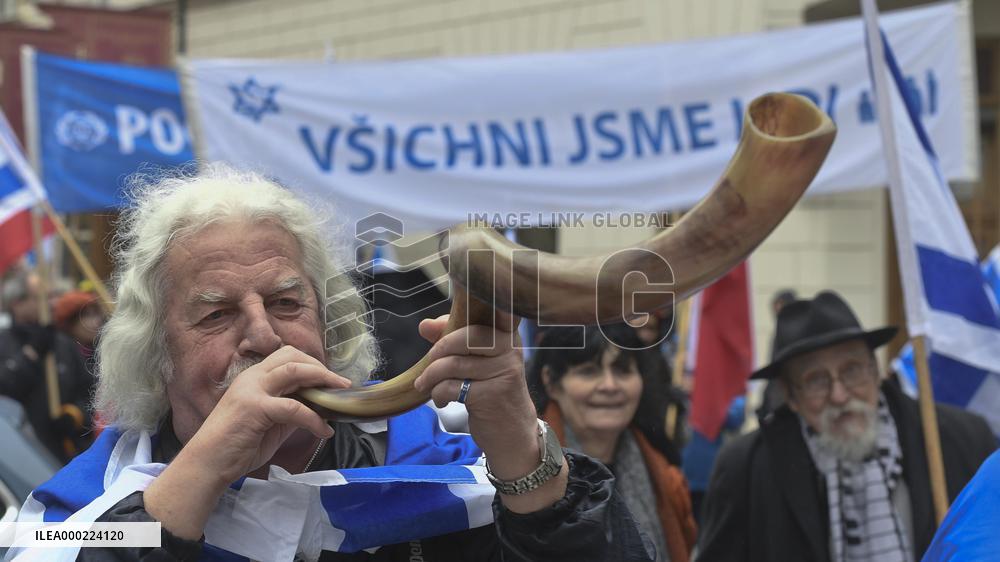 rally protesting and warning against the danger of anti-Semitism