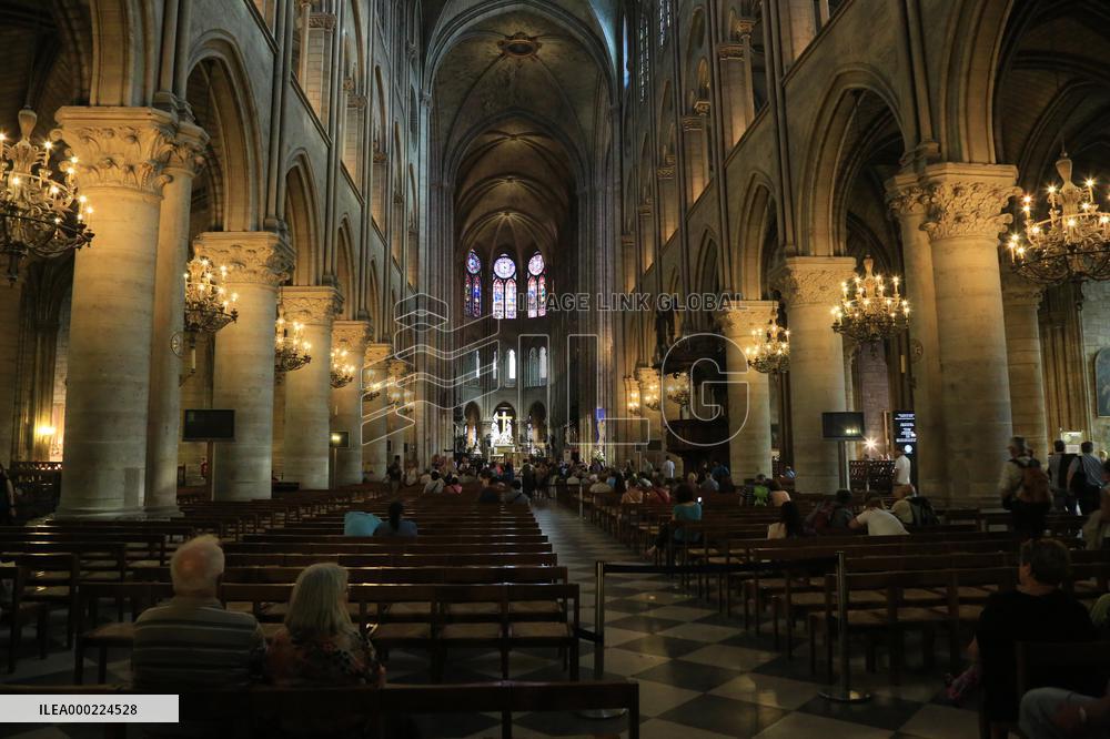 Notre-Dame de Paris, medieval Catholic cathedral, interior
