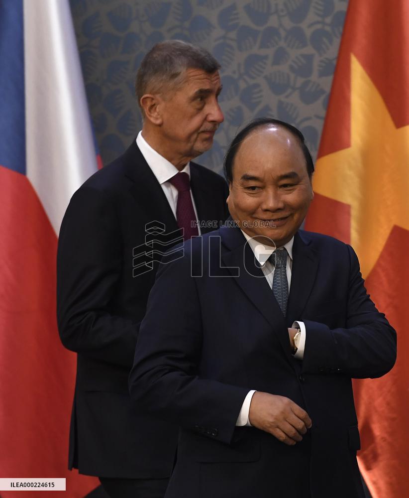 ANDREJ BABIS, NGUYEN XUAN PHUC