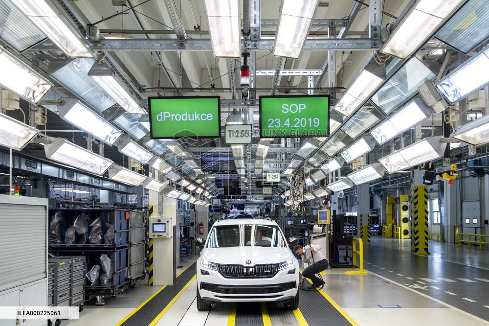 Assembly line Skoda Auto, Kvasiny, car, production, Superb, Kodiaq, digital control, employe