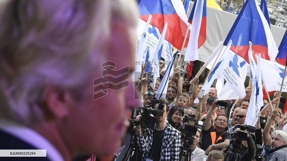 Geert Wilders, demonstration against dictate of European Union, staged by SPD