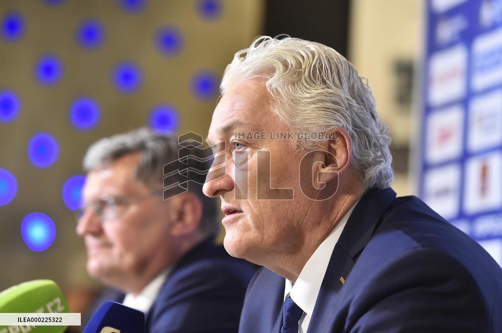 Milos Riha, Zdenek Zikmund