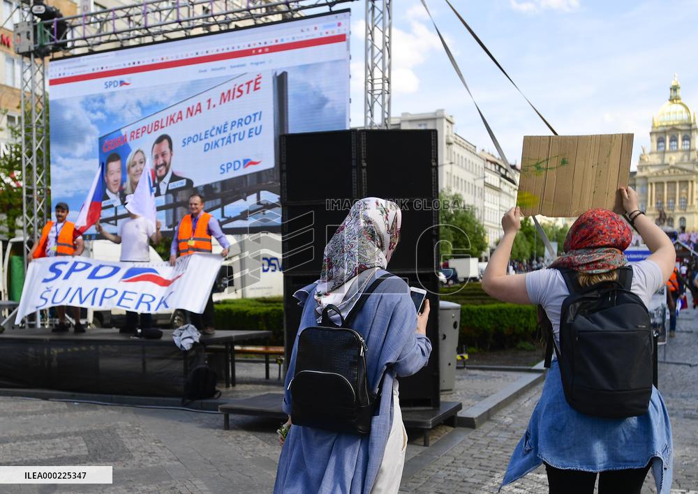 protest against the rally against dictate of the European Union, organised by SPD
