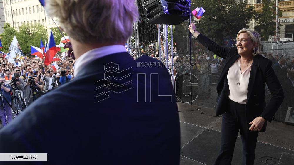 Marine Le Pen, demonstration against dictate of European Union, staged by SPD