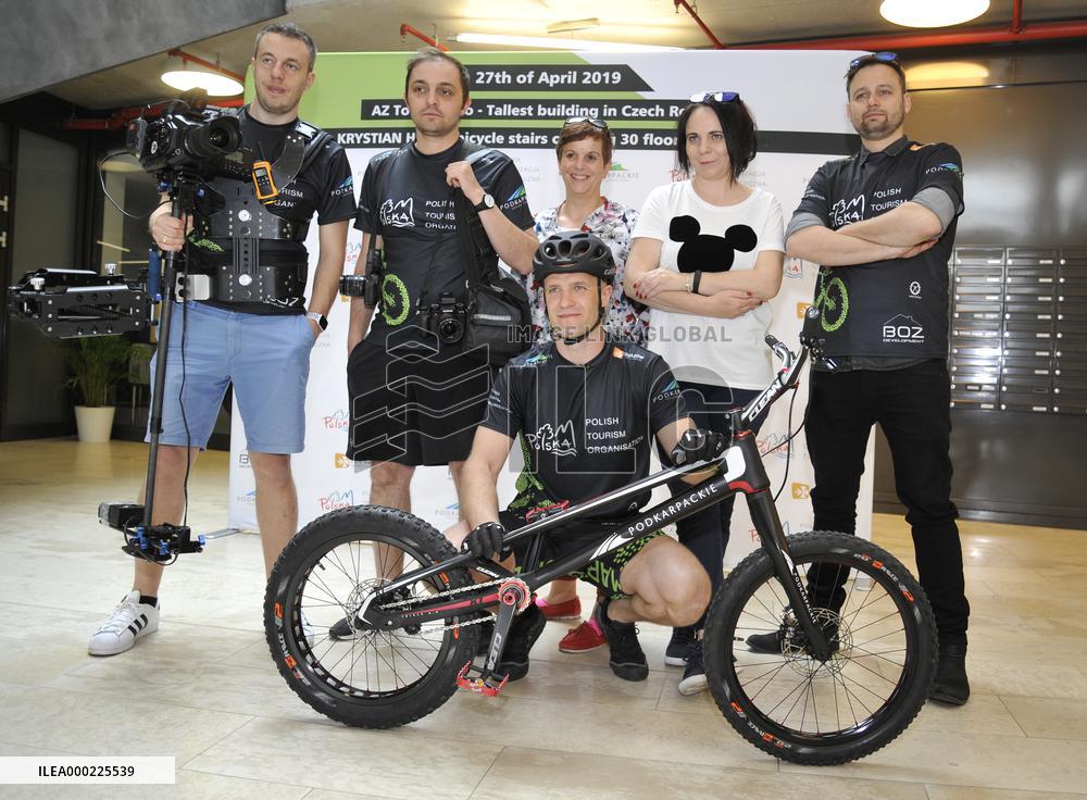 Krystian Herba, AZ Tower building