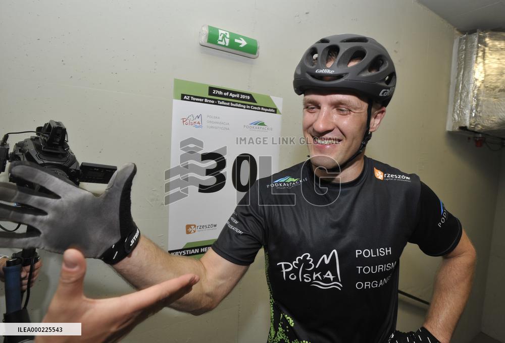 Krystian Herba, AZ Tower building