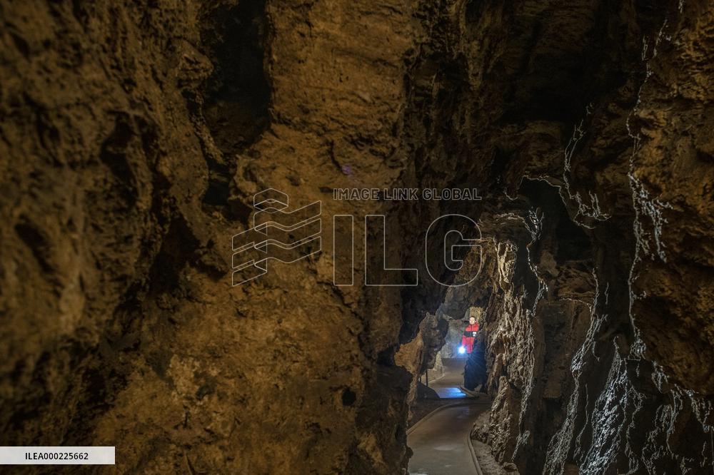Bozkov Dolomite Caves, cave