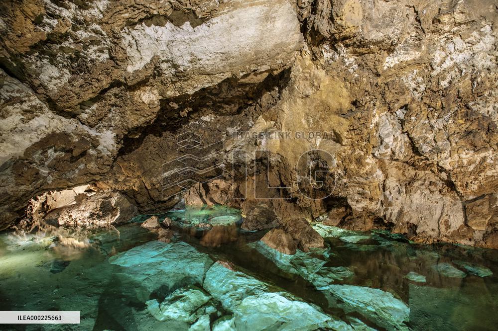 Bozkov Dolomite Caves, cave