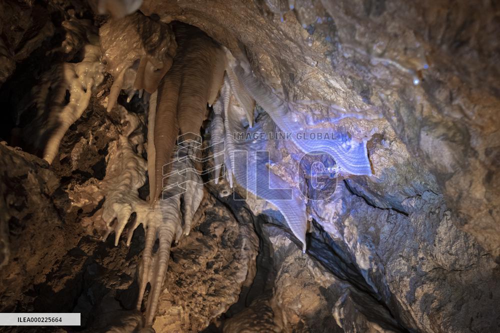 Bozkov Dolomite Caves, cave