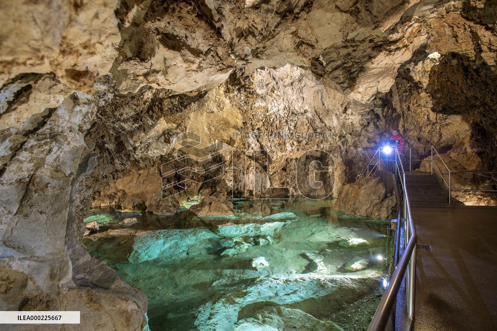 Bozkov Dolomite Caves, cave