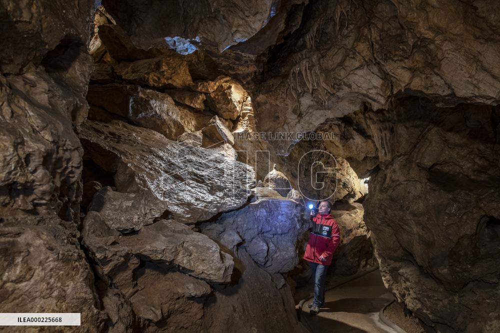 Bozkov Dolomite Caves, cave