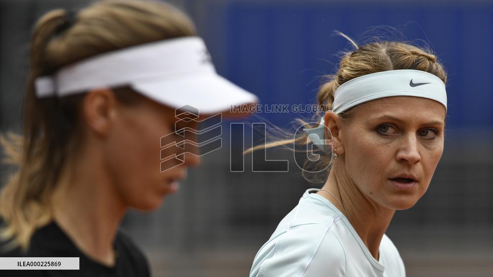 Barbora Stefkova, Lucie Safarova
