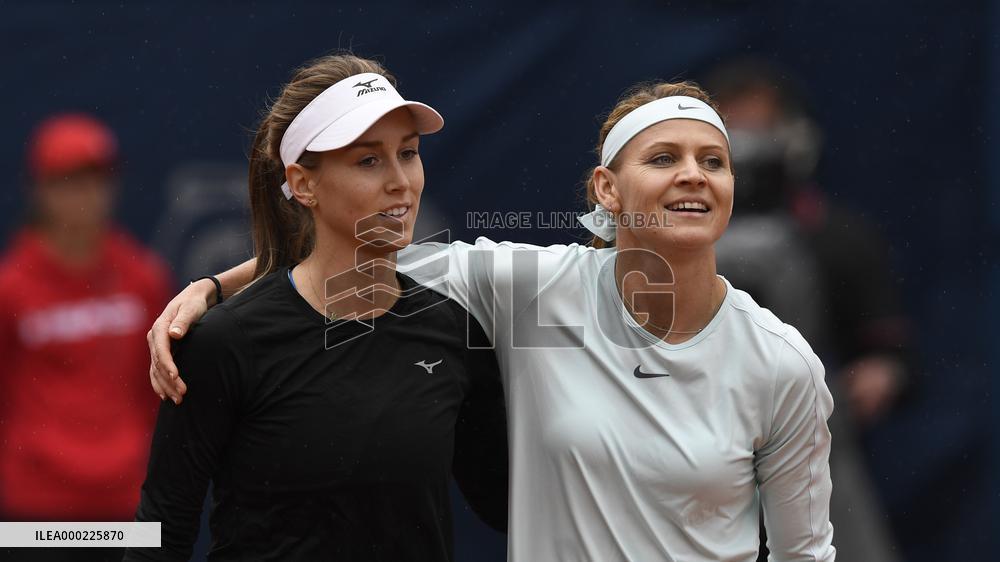 Barbora Stefkova, Lucie Safarova