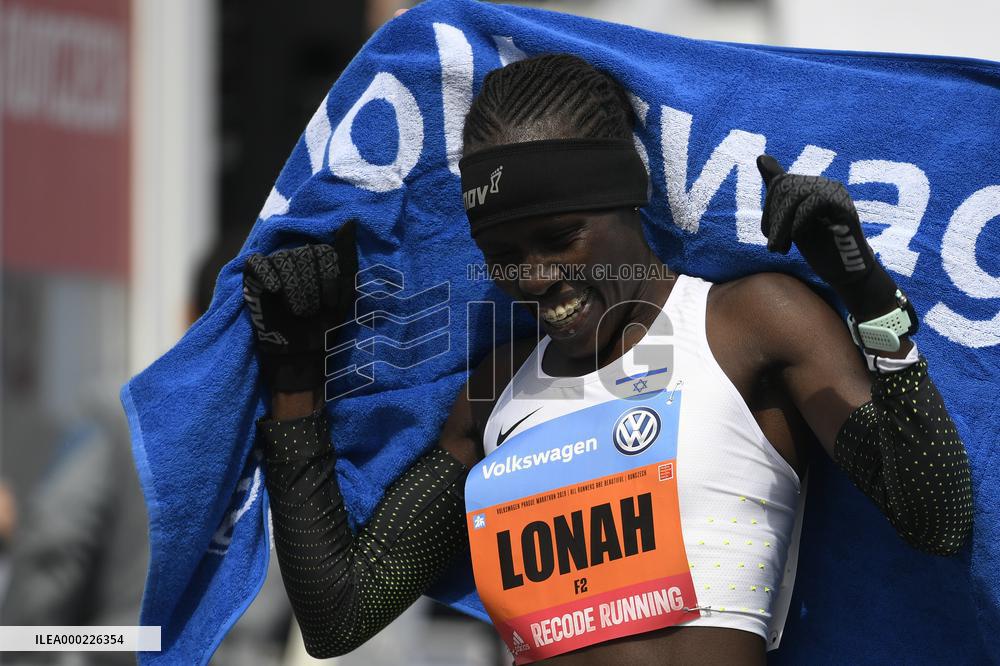 Lonah Salpeter