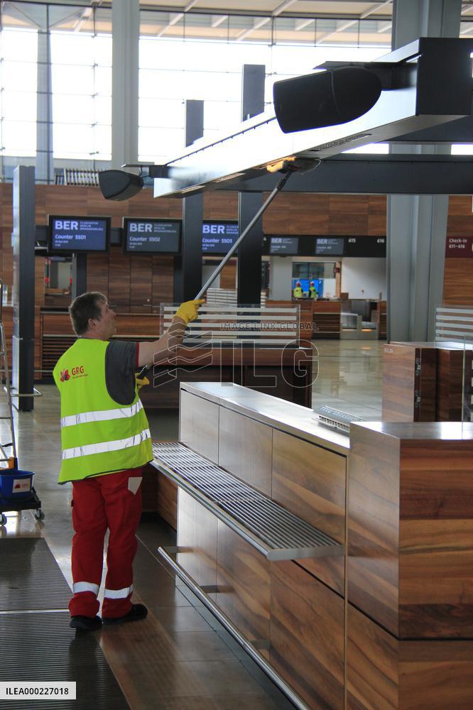 Berlin Brandenburg Airport, Flughafen Berlin Brandenburg Willy Brandt, terminal