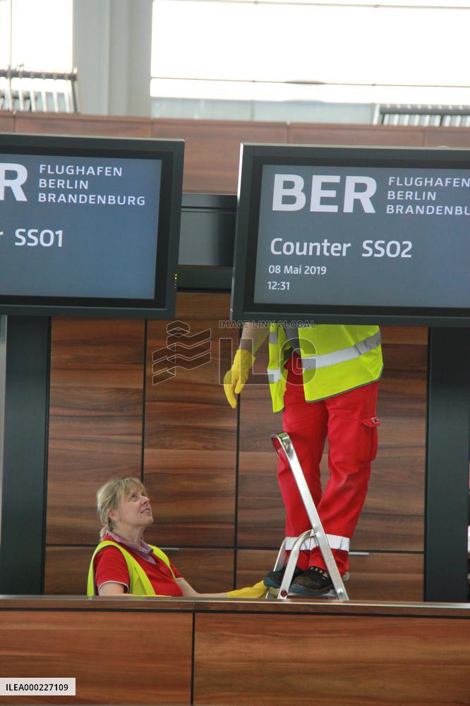 Berlin Brandenburg Airport, Flughafen Berlin Brandenburg Willy Brandt, terminal
