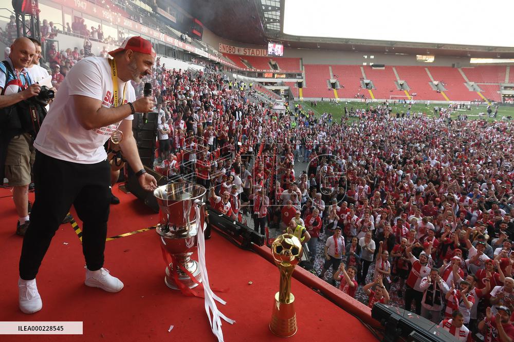 Jindrich Trpisovsky, Slavia Prague, Czech football league champion, fans