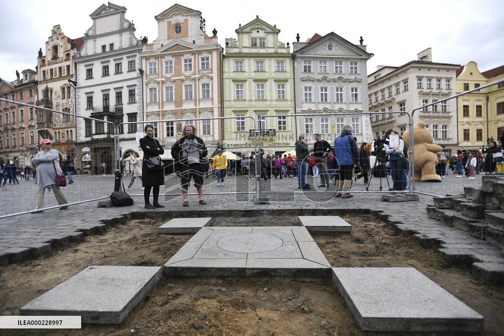 Renewal of Marian column starts in Prague centre
