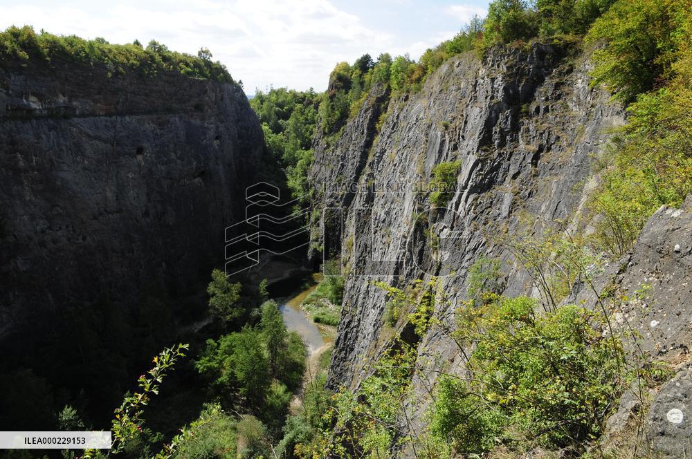 Mexiko quarry, limestone, lake
