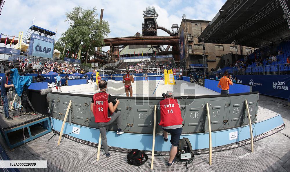 Heather Bansley, Brandie Wilkerson, Lena Plesiutschnig, Katharina Schutzenhofer