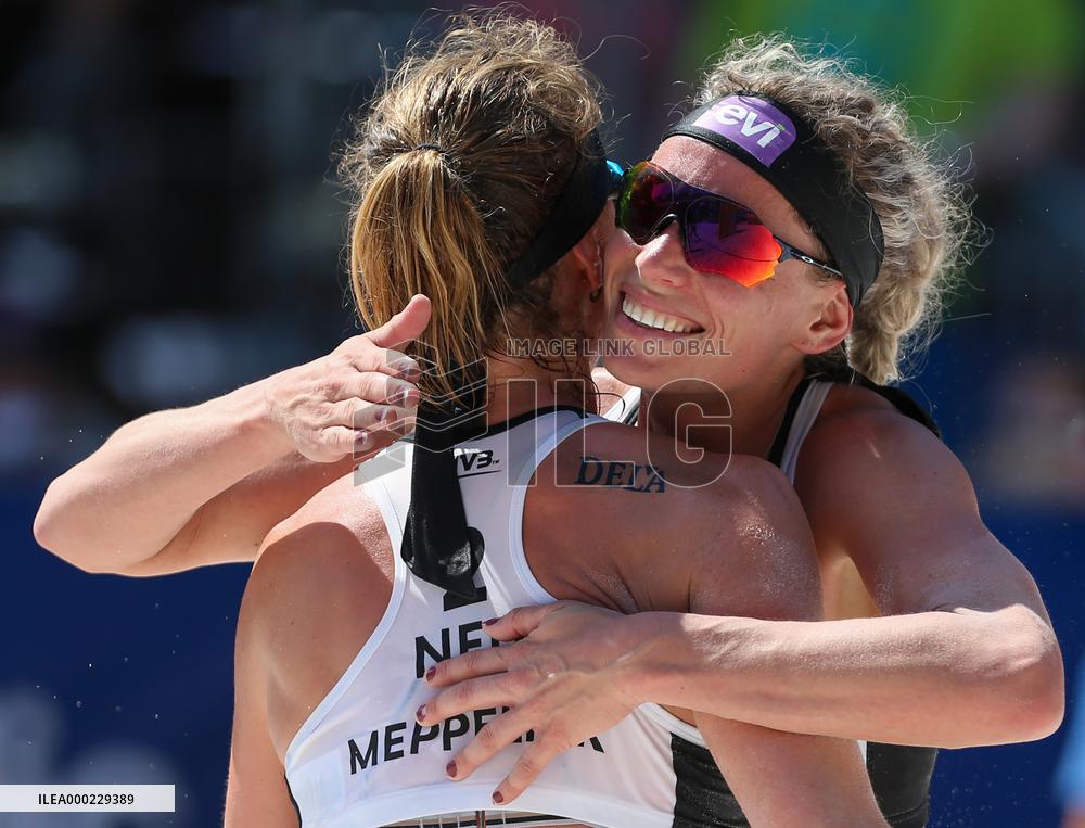 MADELEIN MEPPELINK, SANNE KEIZER