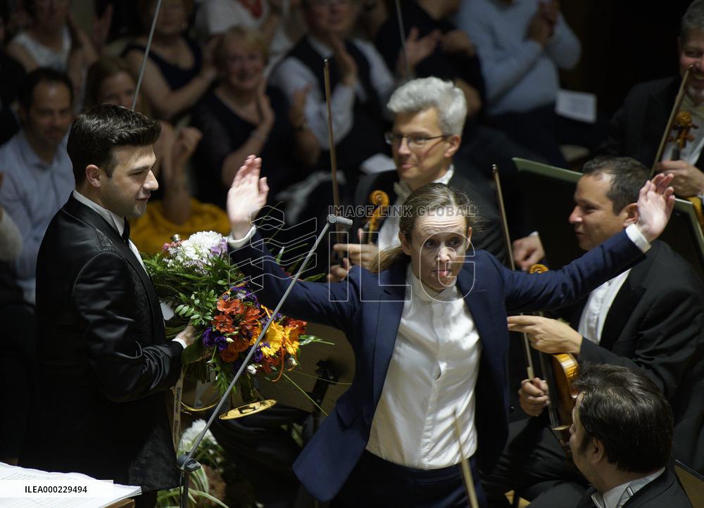 Manuel Blanco, Jessica Cottis