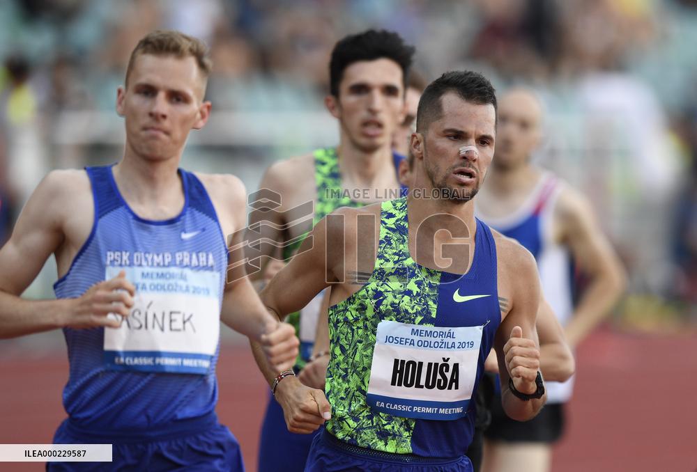 Filip Sasinek, Jakub Holusa, Odlozil Memorial