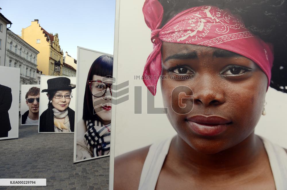 Oliviero Toscani: Human Race, photographic exhibition