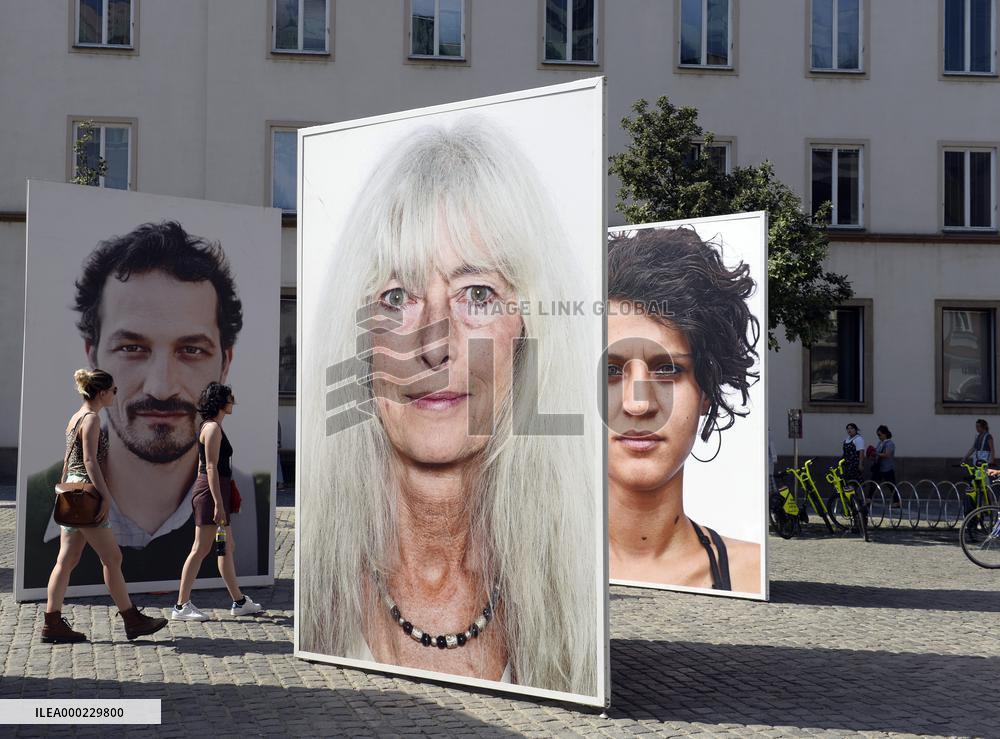 Oliviero Toscani: Human Race, photographic exhibition