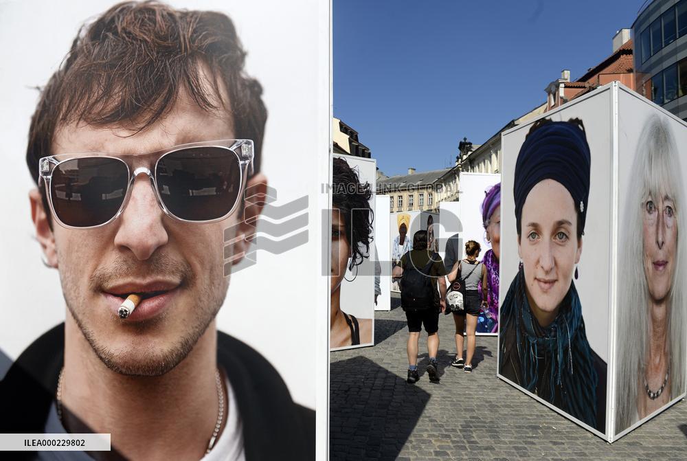 Oliviero Toscani: Human Race, photographic exhibition