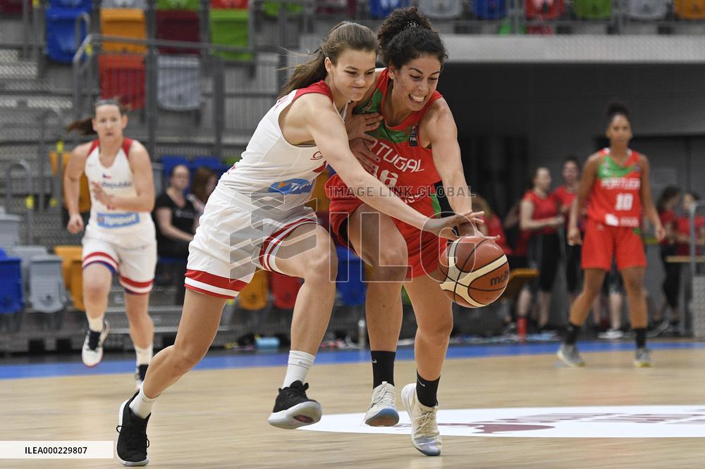 Veronika Vorackova, Laura Ferreira