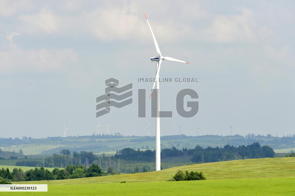 wind turbine, wind energy converter, wind farm