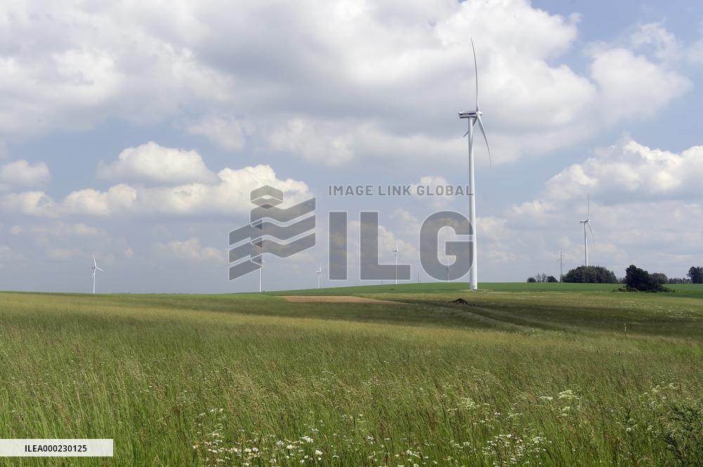 wind turbine, wind energy converter, wind farm