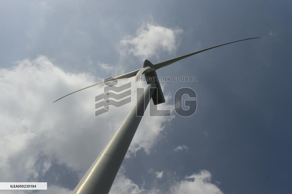 wind turbine, wind energy converter, wind farm