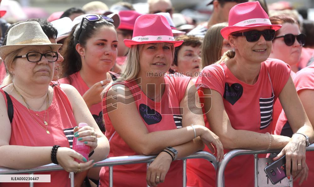 19th Avon march, people, dressed, pink colour