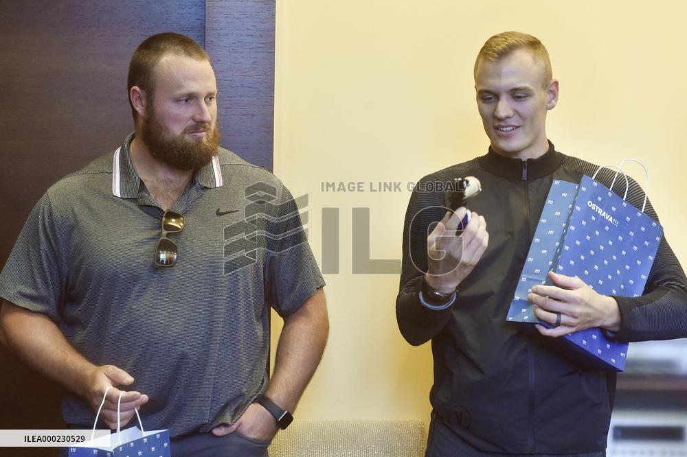 Tom Walsh, Sam Kendricks