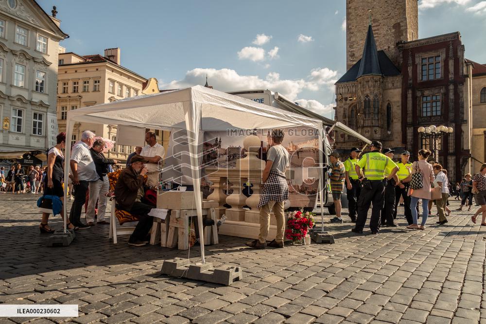 Renewal of Marian column starts in Prague centre