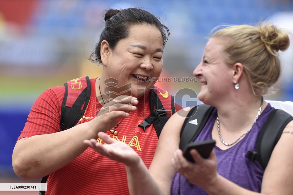 Gwen Berry, Alexandra Tavernier