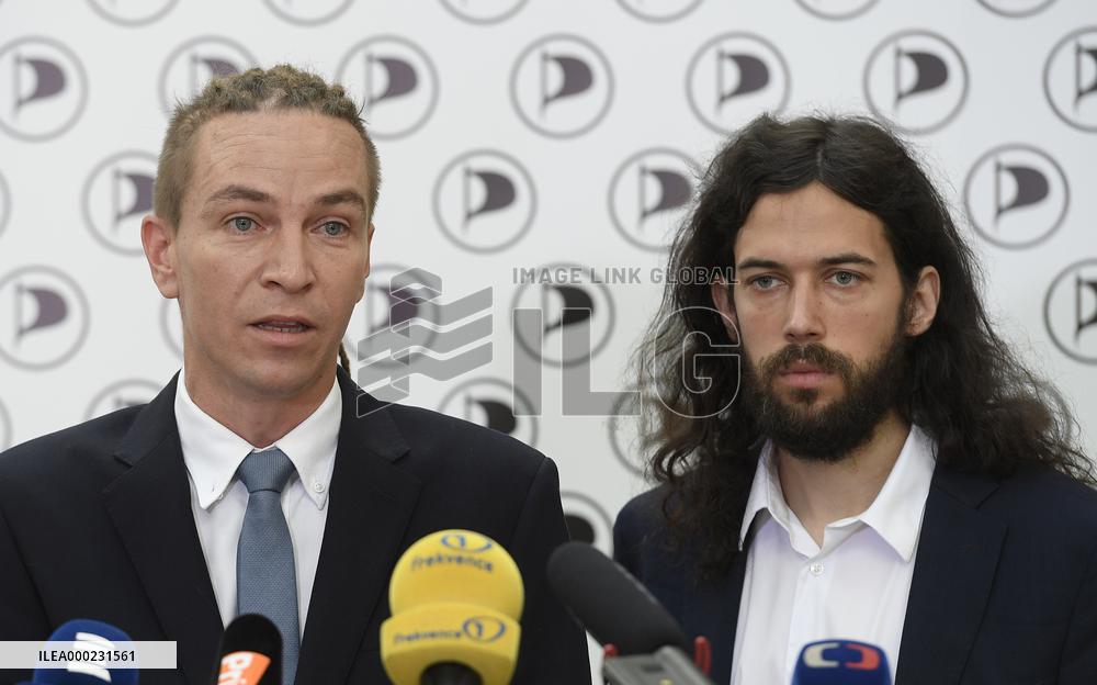 Ivan Bartos, Mikulas Ferjencik