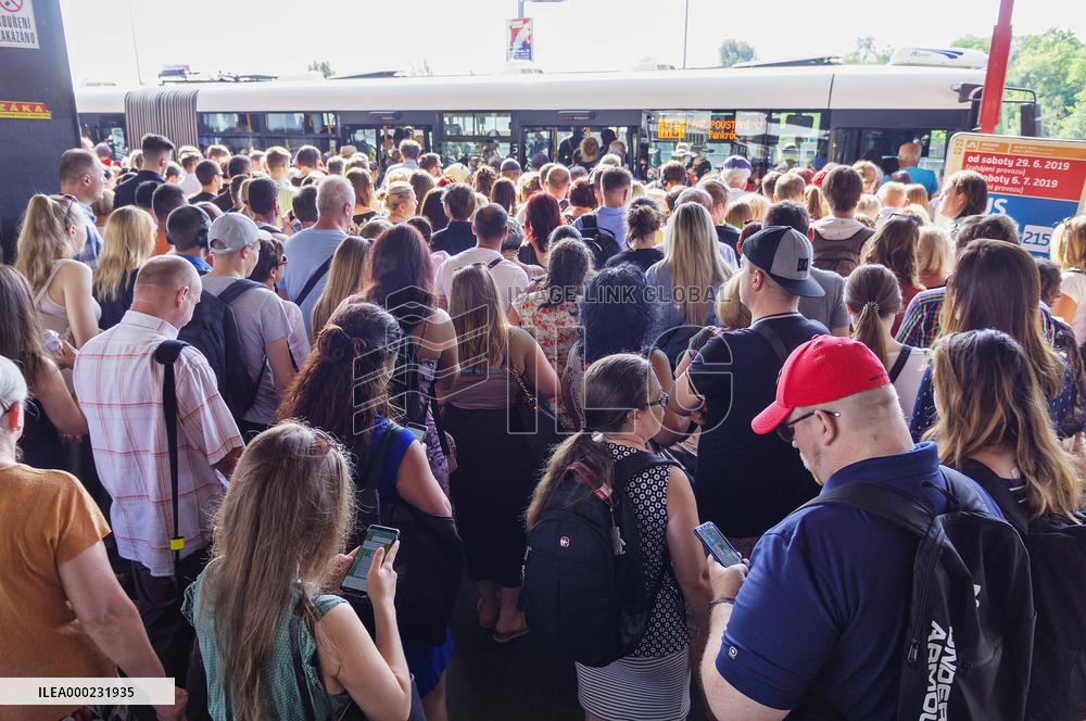 Kacerov metro station, rush hour, commuting