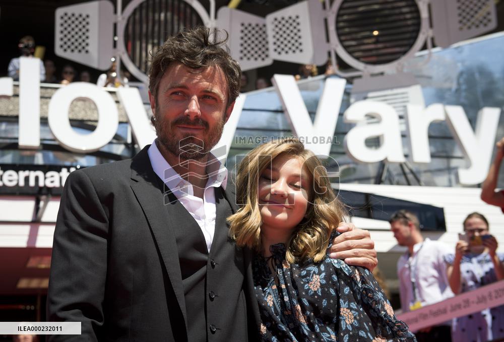 Casey Affleck, Anna Pniowsky