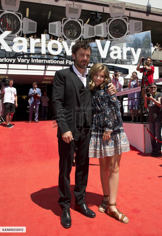 Casey Affleck, Anna Pniowsky