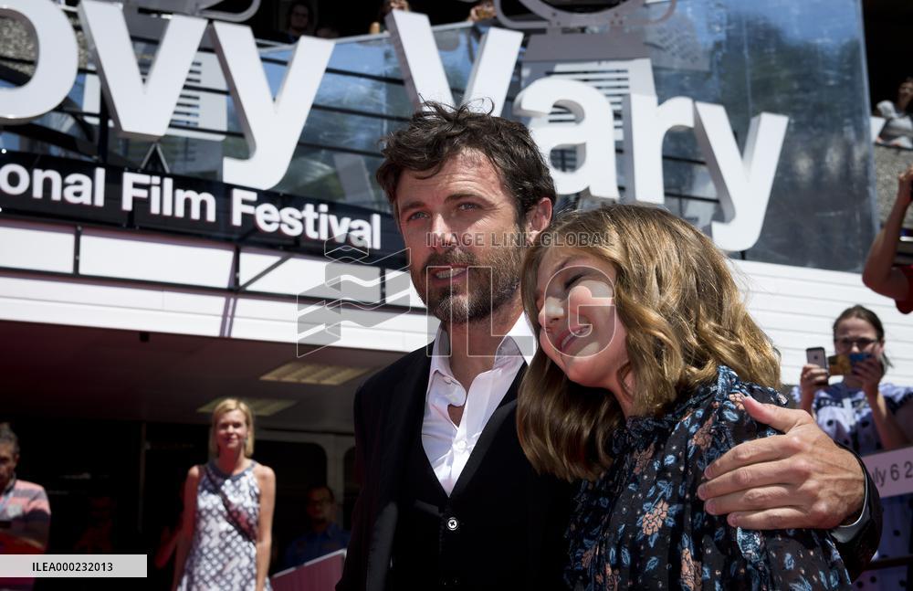 Casey Affleck, Anna Pniowsky