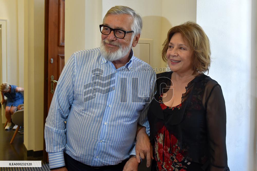 Magda Vasaryova, Jiri Bartoska