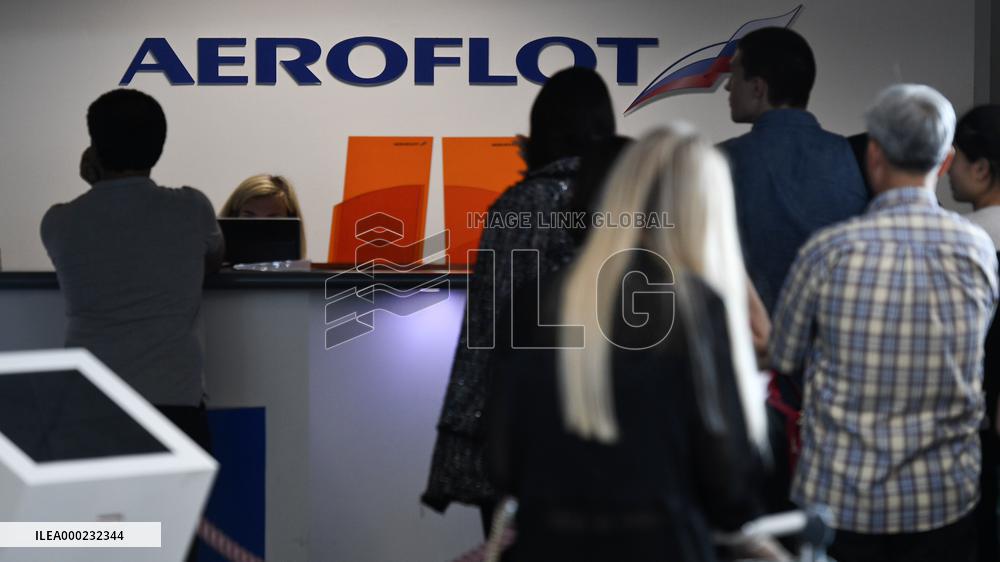 people are waiting for a change in the flight of the Russian airlines Aeroflot