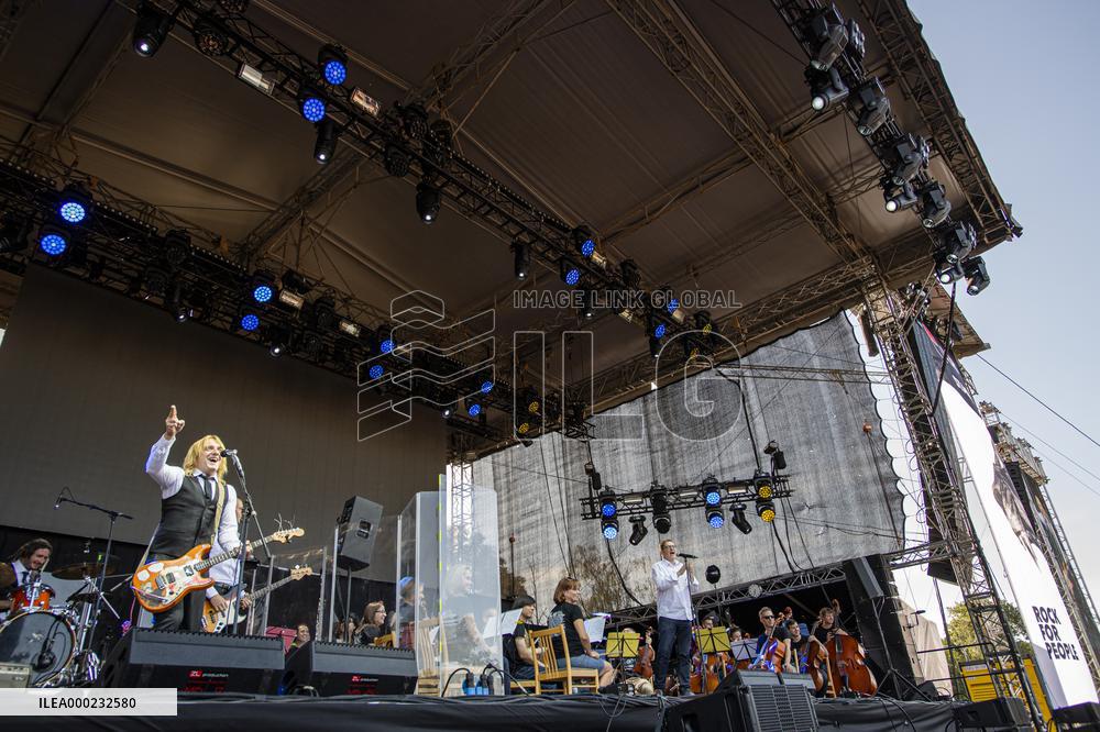 Music Festival Rock for People , Vypsana fixa