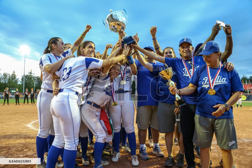 Italy womenｴs national softball team, gold medal